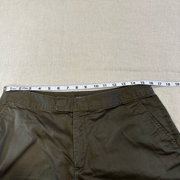 Banana Republic Dark Olive Women's shorts size 10 - Picture 3 of 7